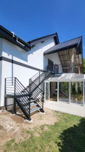 LIONTECH - Schody zewnętrzne ze stali z balustradą balkonową