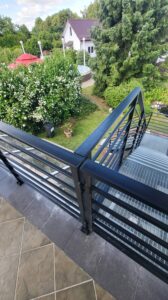 LIONTECH - Schody zewnętrzne ze stali z balustradą balkonową