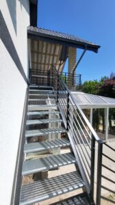 LIONTECH - Schody zewnętrzne ze stali z balustradą balkonową