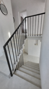 Liontech - Loftowa balustrada z harfą