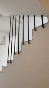 Liontech - Loftowa balustrada z harfą