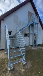 Liontech - Schody zew. z balustradą ocynkowane