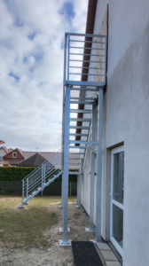 Liontech - Schody zew. z balustradą ocynkowane