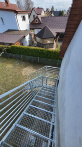 Liontech - Schody zew. z balustradą ocynkowane