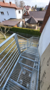 Liontech - Schody zew. z balustradą ocynkowane