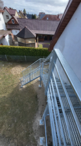 Liontech - Schody zew. z balustradą ocynkowane