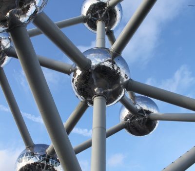 Modernizacja i adaptacja Przebudowa istniejących konstrukcji stalowych, dostosowywanie ich do nowych wymagań lub zwiększanie ich wytrzymałości, aby sprostać zmieniającym się potrzebom i normom.