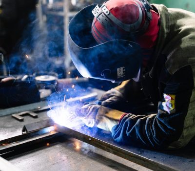 Produkcja Wspieramy firmy i klientów indywidualnych w realizacji wysokiej jakości produkcji, odpowiadając na ich unikalne wymagania i oczekiwania.