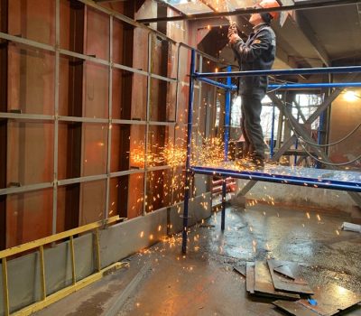 Serwis i naprawa Regularne przeglądy, konserwacja oraz naprawy konstrukcji stalowych, aby zapewnić ich długowieczność i bezpieczeństwo.